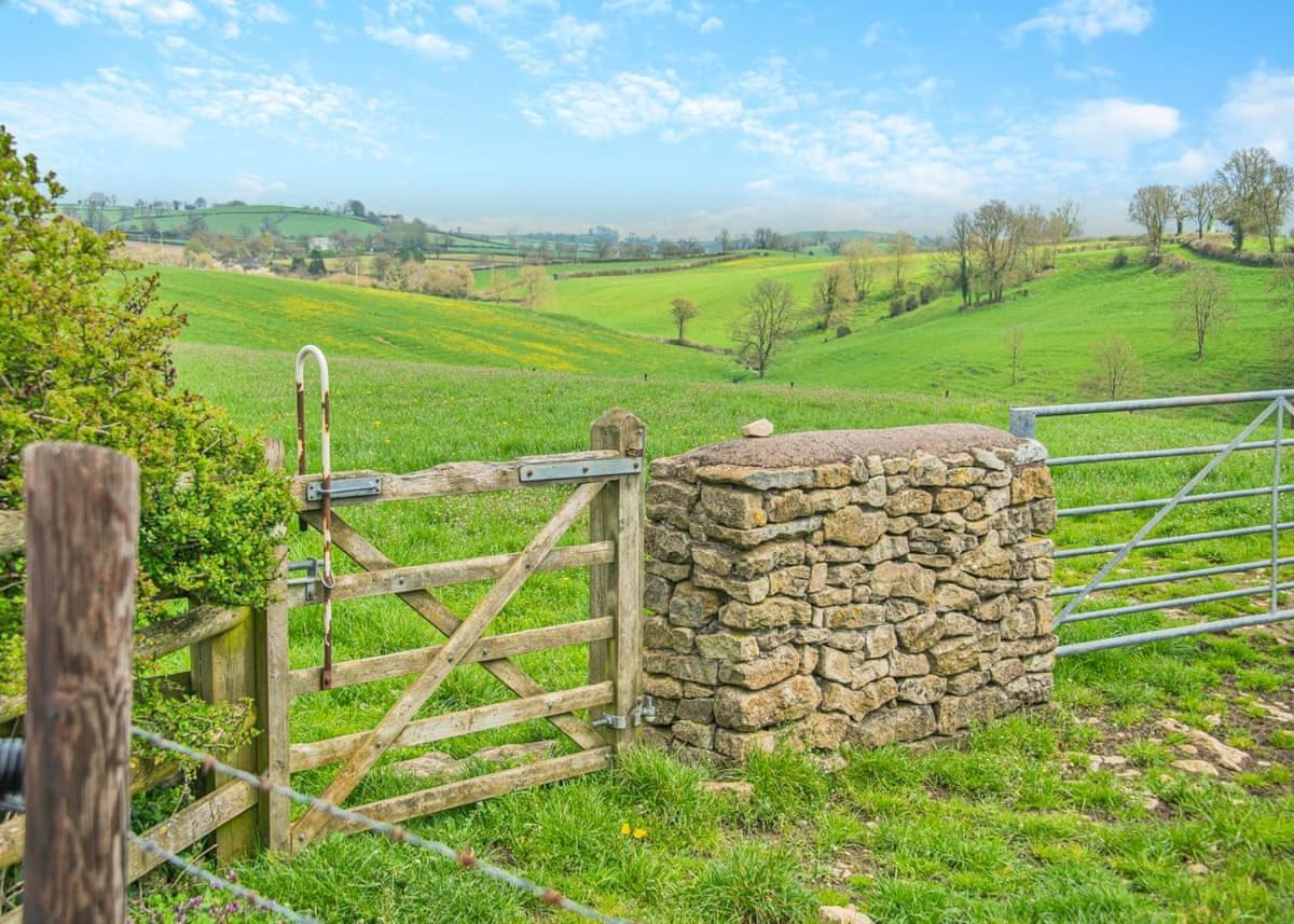 Midsomer Lodges Pilton Luaran gambar