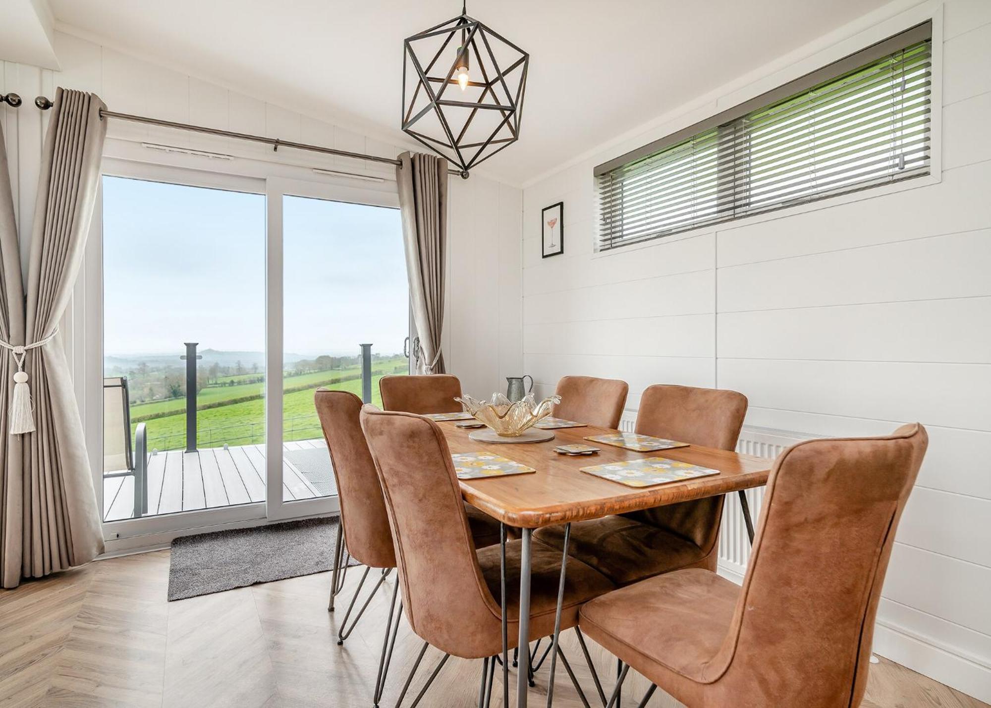 Midsomer Lodges Pilton Bilik gambar