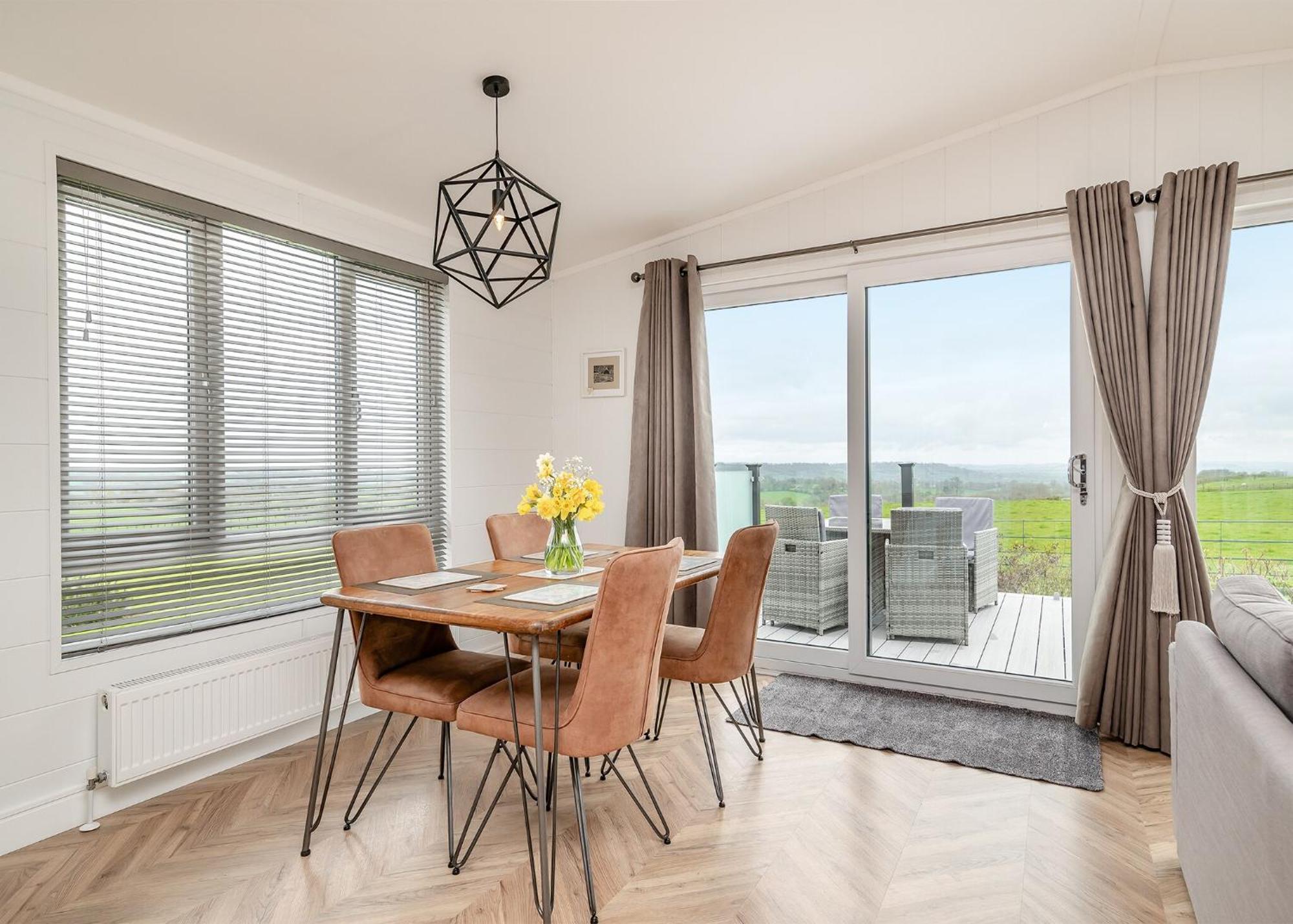 Midsomer Lodges Pilton Bilik gambar