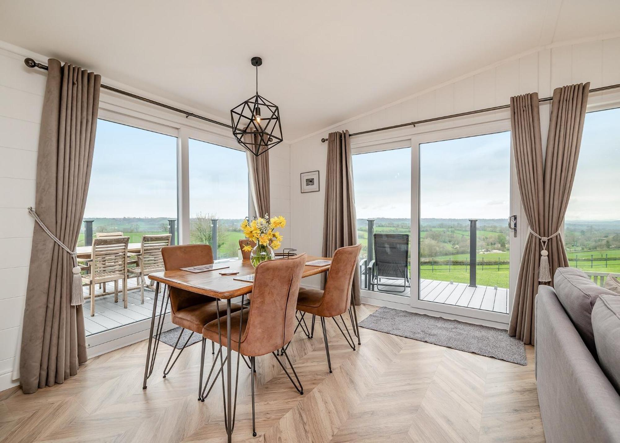 Midsomer Lodges Pilton Bilik gambar