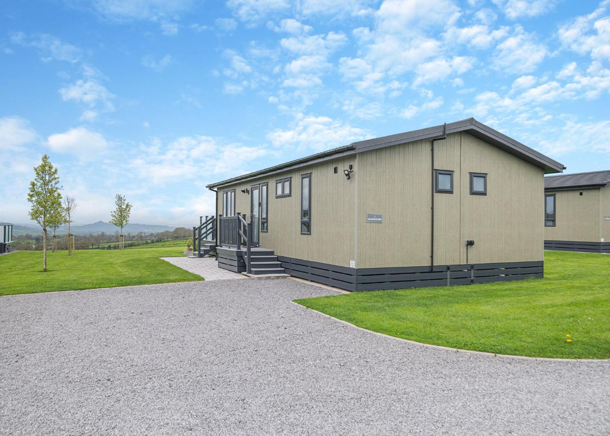 Midsomer Lodges Pilton Bilik gambar